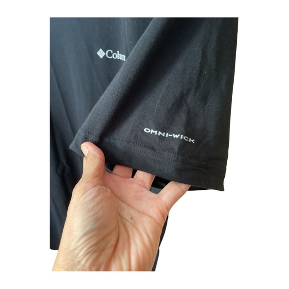 ⚡️ Columbia Black Tee Shirt ~ Size M ⚡️ - Picture 2 of 4